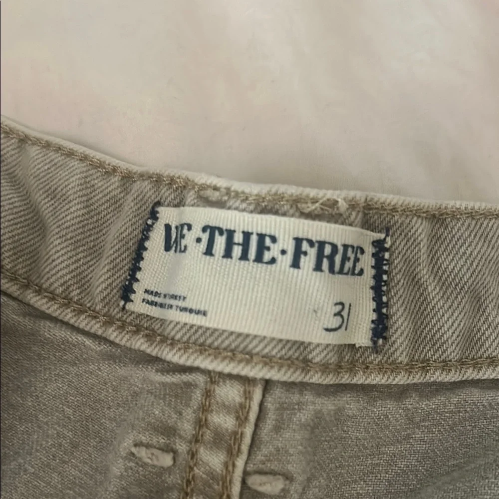 We The Free Good Luck Barrel Jeans – Size 31 (Hole by back pocket) - Picture 2 of 3